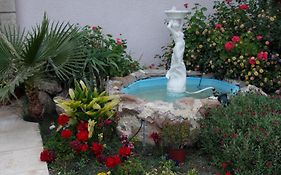 Hilltop Gardens Hotel Apartments